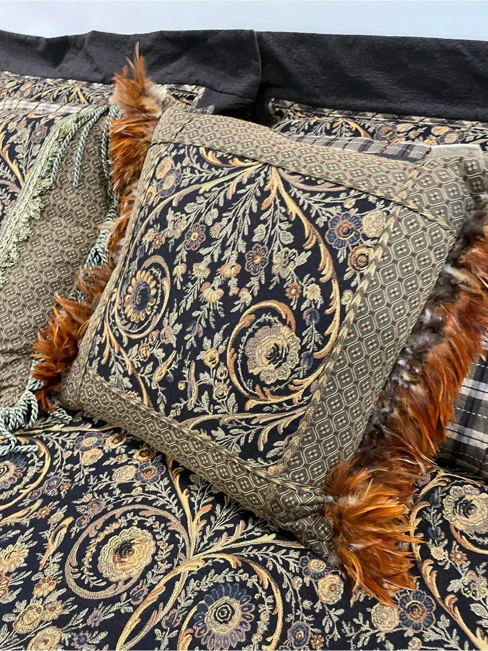 Luxury Brown and Black Paisley Quilt Set